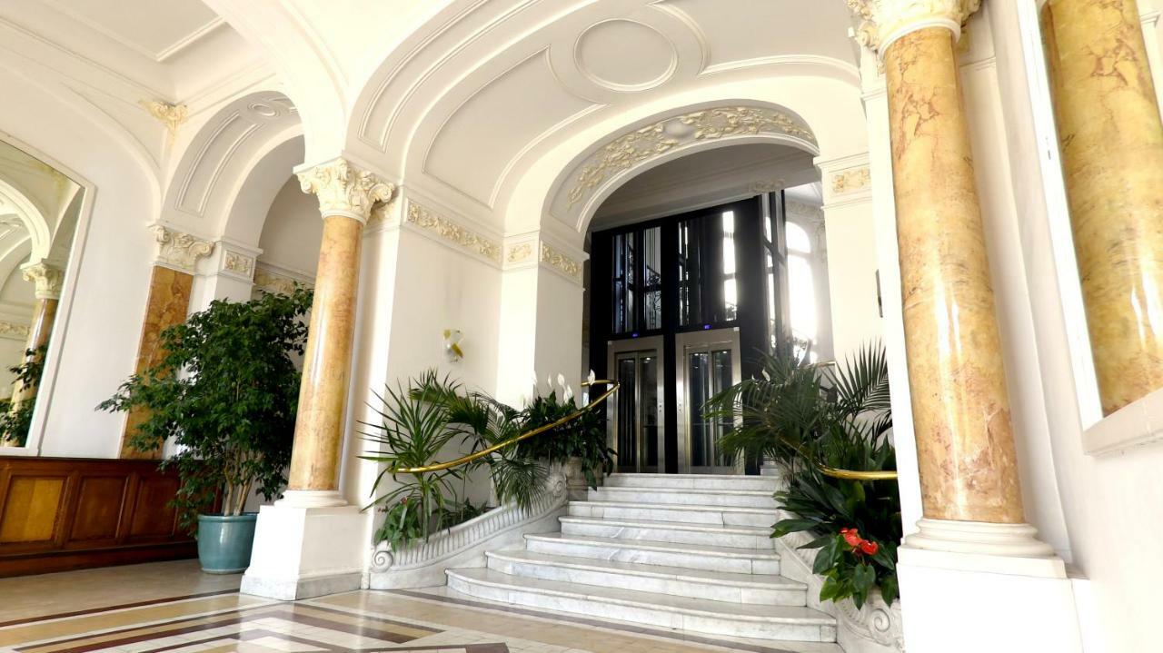 Winter Palace Menton Buitenkant foto